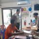 Dokkes Polres Pematangsiantar melakukan pemeriksaan kesehatan terhadap tahanan atas nama S, 26, yang mengeluh luka infeksi di bagian telinga sebelah kiri di Mapolres, Jl. Jend. Sudirman, Selasa (16/4) sebagai bentuk pelayanan prima kepolisian dan memastikan kesehatan tahanan.(Waspada-Ist).
