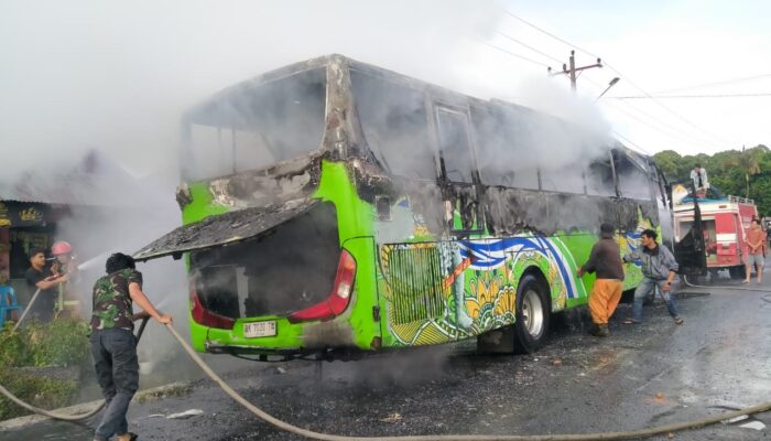 Bus Pariwisata Terbakar Di Simalungun, 48 Guru Dan Pelajar Selamat