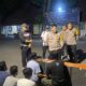 Terlihat Kapolres Binjai AKBP Rio Alexander Penelewen SiK sedang memberikan pengarahan kepeda seluruh tersangka yang diamankan dalam penggerebekan barak Narkoba.(Waspada/Ist)