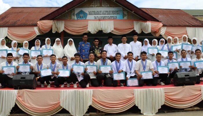 Kakan Kemenag Kagum Siswa MAN 1 Padangsidimpuan Khataman Al Qur’an