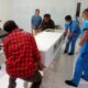 Jenazah Yaredi Ndruru usai diautopsi oleh Tim Forensik RS Bhayangkara Medan bertempat di RSUD M. Thomsen Nias, Kamis (18/4) selanjutnya dibawa menuju rumah duka untuk disemayamkan. Waspada/Ist
