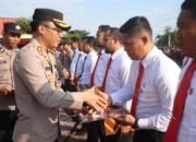 Bekerja Melebihi Batas Dinas, Puluhan Polisi Dapat Penghargaan