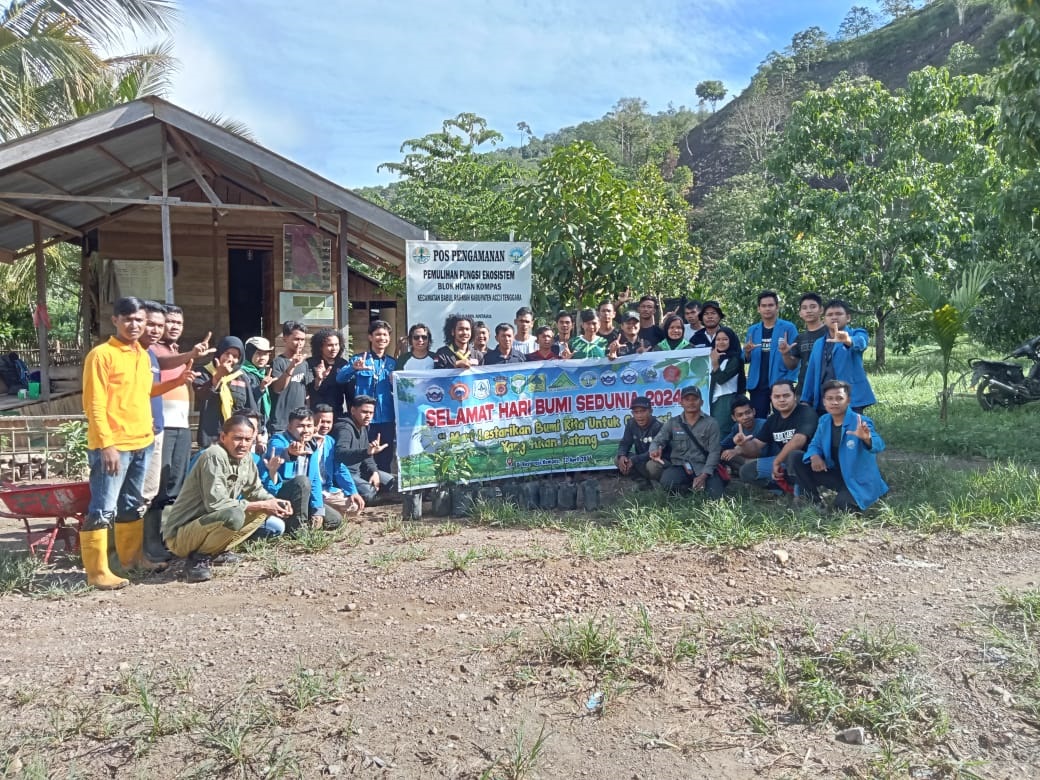 Peringati HBS, Mahasiswa UGL Aceh Tanam 317 Pohon