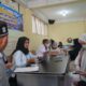 Sejumlah warga berusia di atas 50 tahun sedang menjalani cek kesehatan pada kegiatan Jusber dan sosialisasi kesehatan PT. PIM. Waspada/ist