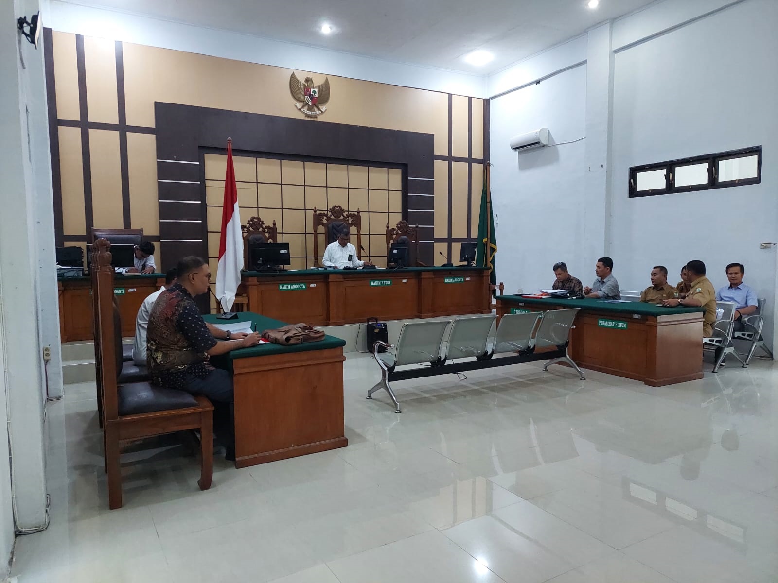 Sidang mediasi perdana gugatan YARA Kabupaten Simeulue di Pengadilan Negeri Simeulue, Senin (22/4). Waspada/Ist