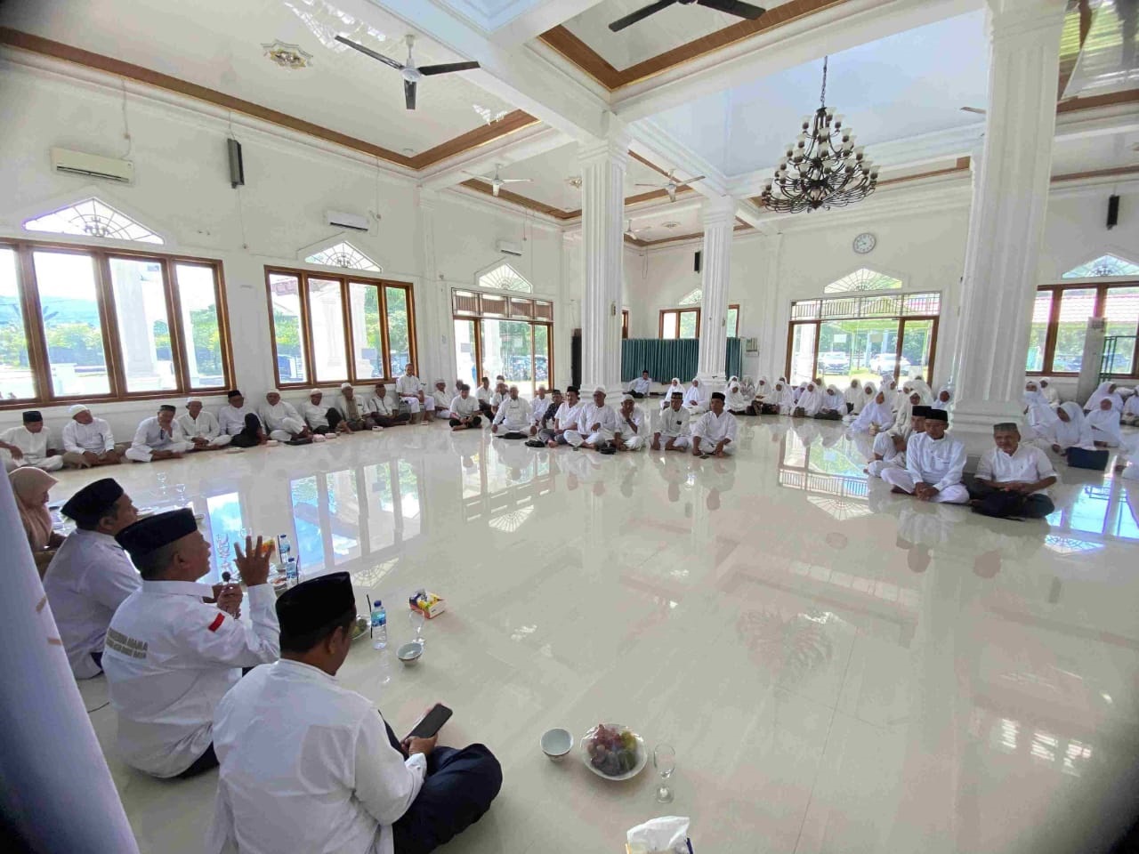 Kegiatan bimbingan manasik haji jamaah Calhaj Abdya. Di Masjid Pusaka, Kecamatan Susoh. Senin (22/4).Waspada/Syafrizal