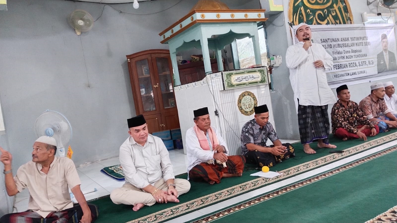 Berbagi Kebahagian, Salim Fakhry Serahkan Santunan Anak Yatim Piatu