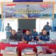 Komandan Lanal Lhokseumawe Kolonel Laut (P) Andi Susanto memberikan penjelasan terkait kegiatan pemusnahan 350 dus rokok ilegal dalam konfrensi pers kemarin. Waspada/Ist