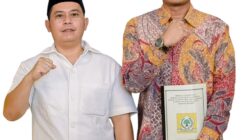 Putra Mahkota Alam Hasibuan, SE dan H. Achmad Fauzan Nasution, SQ, M.Pd usai mendaftar sebagai Bakal Calon Bupati dan Wakil Bupati Padanglawas periode 2024-2029 ke DPD Partai Golkar Kabupaten Padanglawas. (Waspada/Ist)