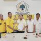 Ricky Nasution mengembalikan formulir pendaftaran Balon Bupati kepada Ketua Penjaringan DPD Golkar Deliserdang Dharma Syahputra Purba didampingi Sekretaris Golkar Deliserdang Zul Amri. (Waspada/ist).