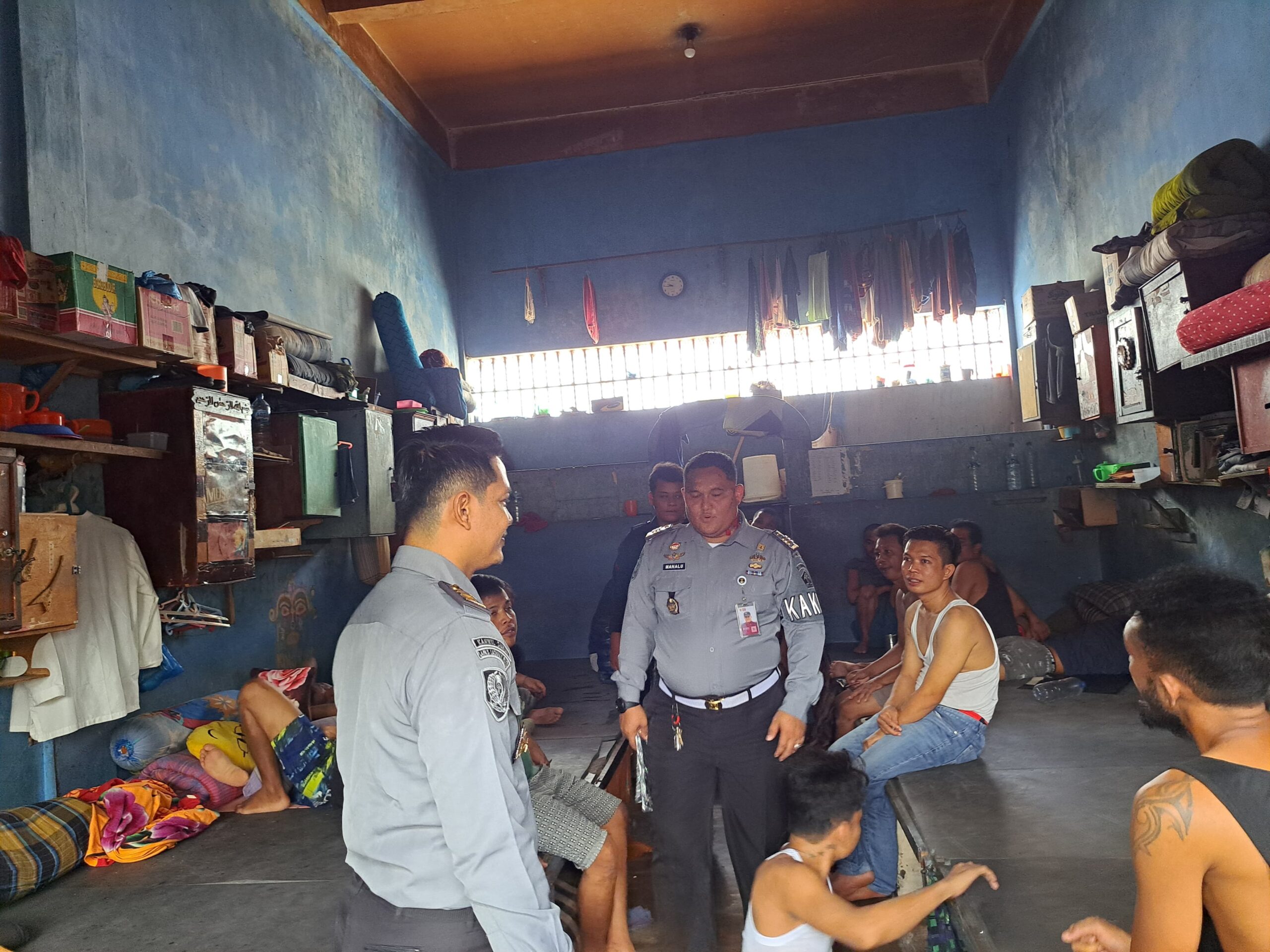   GIAT bersih-bersih lingkungan di Lapas Kelas IIA Labuhan Ruku Kemenkumham Sumut.Waspada/Ist