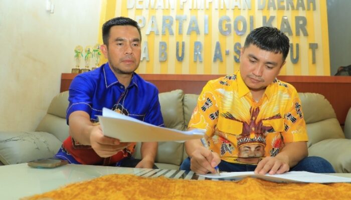 Hendri Yanto Dan Samsul Tanjung Serahkan Formulir Ke Partai Golkar