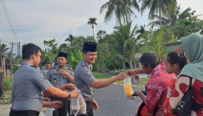 Lapas Labuhan Ruku Berbagi Takjil