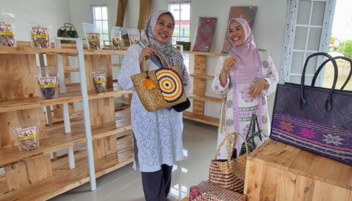 Gerai UMKM Rest Area Tersedia Dodol Bengkel