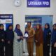 Kepala Dinas Komunikasi dan Informatika (Diskominfo) Kota Langsa, Syaifuddin Zuhri, SE, saat melepas enam mahasiswa Unsam Langsa yang telah selesai melakukan magang di kantornya, Rabu (24/4). Waspada/rapian