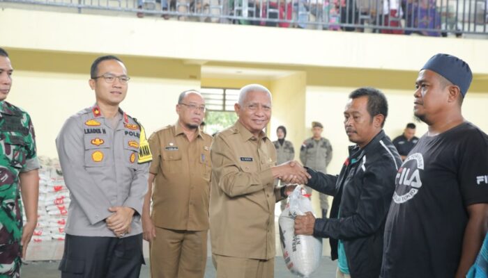 Bupati Asahan Salurkan Bantuan Beras Seribu Karung