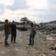 Ketika meninjau lokasi TPA di Desa Alue Liem Kec. Blang Mangat, Minggu, (21/4), Pj Wali Kota Lhokseumawe A. Hanan didampingi langsung Kepala Bidang Kebersihan dan Sanitasi Dinas Lingkungan Hidup da Kebarsihan (DLHK) Ridwan Puteh. Waspada / Zainuddin Abdullah