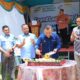Direktur PT Sri Pamela Medika Nusantara dr. Safrizal Siregar, M.Kes ditemani Sekda Labura M.Suib, M.M dan Kadiskes Labura,.Nurjanah, M.Kes saat pemotongan tumpeng di acara grand launching RS.Sri Pamela Membang Muda Labura, Rabu (24/4). (Waspada/ist)