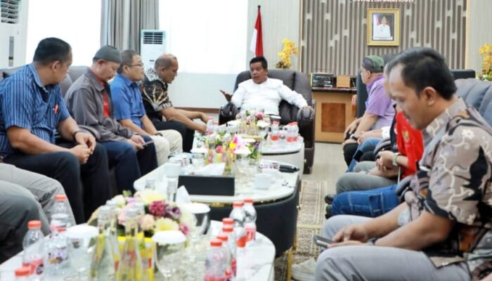 Terima Audiensi Aliansi Serikat Pekerja/Buruh, Ini Pesan Bupati Simalungun