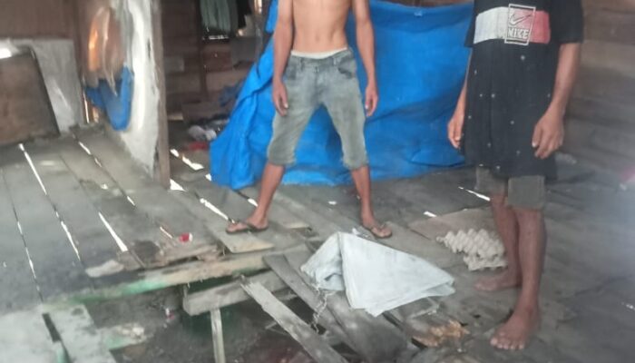 Warga Fakir Itu Tempati Rumah Yang Terancam Roboh