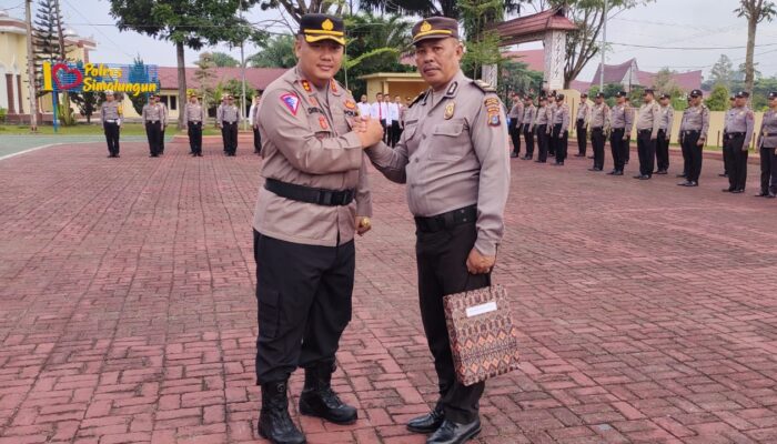 Kapolres Simalungun Pimpin Upacara Pelepasan Purnabakti