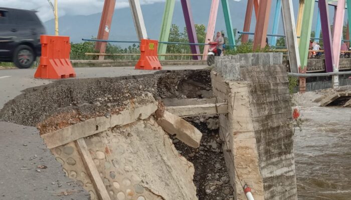 Jembatan Rangka Baja Mbarung Terancam Putus
