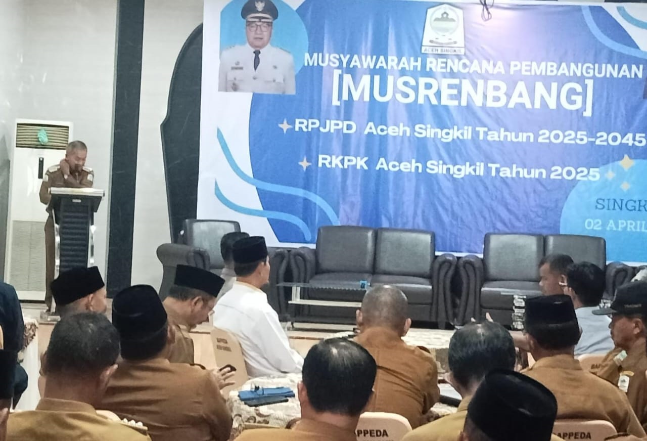 Pj Bupati Aceh Singkil, Azmi saat membuka Musrenbang Kabupaten di Aula Bappeda Aceh Singkil, Selasa (2/4). WASPADA/Ariefh