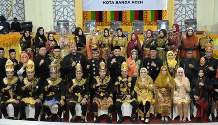 Busana Adat Aceh Semarakkan Rapat Paripurna HUT Ke-819 Kota Banda Aceh
