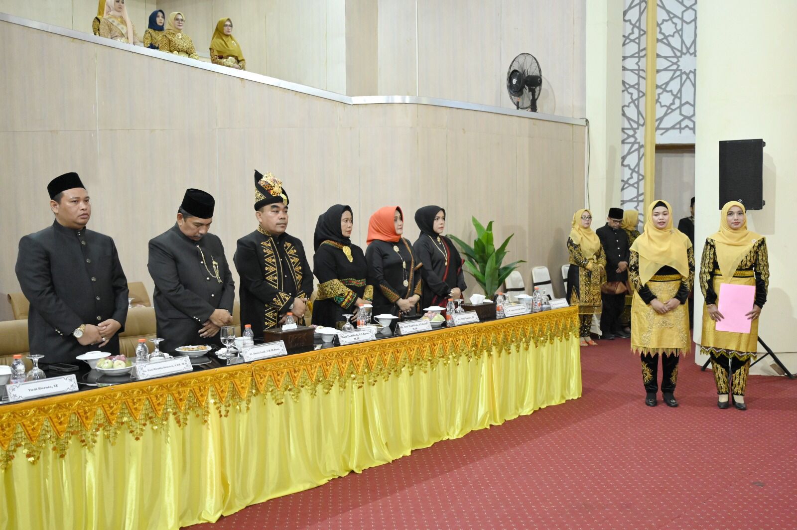 Busana Adat Aceh Semarakkan Rapat Paripurna HUT Ke-819 Kota Banda Aceh