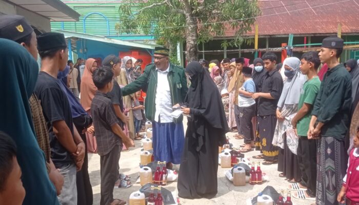 Pimpinan Pesantren Sabilul Ulum Santuni Anak Yatim Se-Manyak Payed