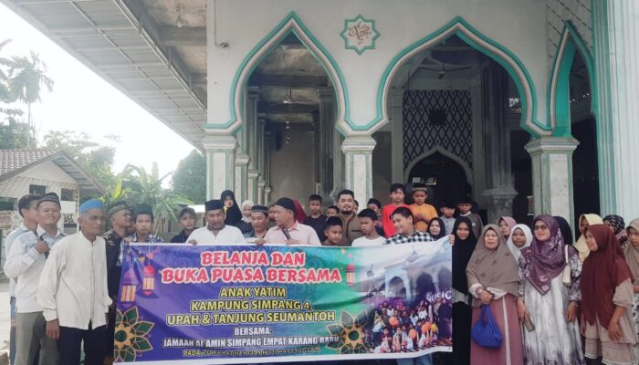 Jamaah Meunasah Al Amin Belanja Bersama Anak Yatim
