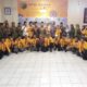 Syahrul M. Pasaribu foto bersama PPASN dan KTNA Tapsel serta komunitas Sahabat Syahrul Pasaribu pada halal bi halal di Natama Hotel Padangsidimpuan. (Waspada/Sukri Falah Harahap)