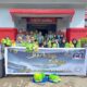 Warga yang melintas depan Kantor Balai Pemasyarakatan Kelas II Banda Aceh, my zenerima takjil sambut Hari Bakti Pemasyarakatan ke-60. Waspada/ist