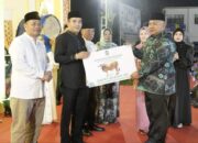 Zakky Shahri Serahkan Bonus Rp19 Juta Dan 1 Lembu Kepada Juara MTQ