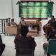 Kejari Palas Gelar Rakor Pengawasan Aliran Kepercayaan Menjaga Kekondusifan SIBUHUAN (Waspada): Kejaksaan Negeri Padang Lawas gelar rapat koordinasi pengawasan aliran kepercayaan dan aliran keagamaan yang menyimpang demi menjaga kekondusifan. Pantauan Waspada, Rabu (3/4) pelaksanaan rapat koordinasi pengawasan aliran kepercayaan dan aliran keagamaan yang menyimpang itu dihadiri sejumlah elemen, terutama yang membidangi intelijen, selain toko masyarakat, tokoh agama bersama OPD terkait. Dalam rapat berbagai permasalahan yang di bahas bersama, baik menyangkut adanya aliran kepercayaan dan keagamaan yang menyimpang. Juga masalah pendirian tempat ibadah yang tidak sesuai. Tetapi sampai saat ini belum ada gejolak. Bahkan kepada semua pihak diharap bisa sama-sama menjaga agar jangan sampai ada gejolak yang mengusik kekondusifan di Padang Lawas. Begitu juga dengan kemungkinan adanya gejolak lebih besar dalam bentuk keagamaan, pasca Pemilu serentak serta keputusan MA terkait pelaksanaan Pemilu tahun 2024, sehingga diperlukan pengawasan melekat terhadap semua lini masyarakat. Dan melalui pelaksanaan rapat koordinasi ini diharap bisa memberikan berbagai masukan dari para tokoh masyarakat dan tokoh agama, sehingga bisa dijadikan bahan untuk lebih mawas diri atau deteksi dini terhadap aliran kepercayaan yang meresahkan masyarakat yang berujung konflik dan perpecahan keutuhan bangsa. (a30/B) SIBUHUAN, 3 April 2024 Pengirim: Idaham Butar Butar Keterangan foto: Kejari Palas Gelar Rakor Pengawasan Aliran Kepercayaan dan aliran keagamaan demi menjaga Kekondusifan. (Waspada/Idaham Butar Butar)