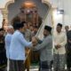 Wakil Ketua Umum II DPD BKPRMI Aceh Timur, Tgk Ridwan Idy, melantik DPK BKPRMI Indra Makmu di Masjid Baitul Hidayah Alue Ie Mirah, Indra Makmu, Aceh Timur, Minggu (31/3) malam. Waspada/H. Muhammad Ishak