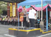 Kapolres Agara, AKBP R Doni Sumarsono didamping Sekda, Yusrizal saat memimpin Apel Gelar Pasukan Operasi Ketupat, 2024.Waspada/Seh Muhammad Amin