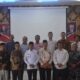 Pj Wali Kota Langsa, Syaridin didampingi Kepala Badan Kesbangpol Kota Langsa, Drs Zulhadisyah, saat berpose bersama usai rapat Forum Kewaspadaan Dini Pemko Langsa, di Aula Kesbangpol Langsa, Rabu (3/4).Waspada/Rapian