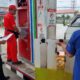 Personel Sat Reskrim lakukan pengecekan dan pengawasan serta pendistrubusian BBM di sejumlah SPBU di Kabupaten Taput, Rabu (3/4). Waspada/ist