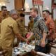 Pj. Gubernur Aceh, Bustami Hamzah, didampingi Plh. Asisten I Setda Aceh, Kadis DPMTSP, Kadis DPMG dan Karo Hukum Setda Aceh, menerima kunjungan Political Counsellor dan Political Officer Kedubes Inggris di Meuligoe Gubernur Aceh, Selasa (24/4), (Waspada/Ist)