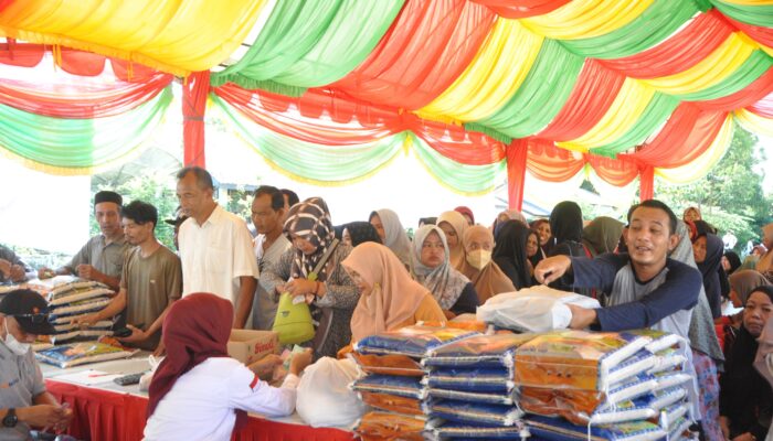 Bazar Pangan Murah Pemkab Dan Kejari Aceh Besar Disesaki Warga