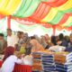 Sejumlah masyarakat mengantri di Bazar Pangan Murah yang digelar Pemkab Aceh Besar, di depan Kantor Kejari Kota Jantho, Rabu (3/4/2024). (Waspada/Ist)