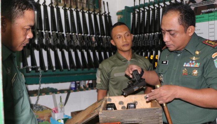 Dandim 0104/Atim Periksa Kelengkapan Dan Keamanan Gudang Senjata