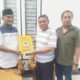 HM Ali Yusuf Siregar saat menerima formulir pendaftaran Balon Bupati Deliserdang Partai Golkar dari perwakilannya Khairullah Siregar. (Waspada/Edward Limbong).