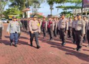 Kapolres Simalungun AKBP Choky S Meliala didampingi Kadishub Simalungun, Sabar Saragih, saat memeriksa barisan Apel Gelar Pasukan Operasi Ketupat Toba 2024 di Lapangan Apel Mako Polres Simalungun, Pematangraya, Simalungu, Rabu (3/4).(Waspada/ist).