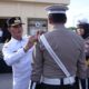 Pj. Wali Kota Langsa Syaridin, S.Pd, M.Pd memberikan tanda operasi kepada perwakilan dari satuan gabungan sebagai simbol dimulainya Operasi Ketupat Seulawah Tahun 2024, yang akan berlangsung mulai tanggal 04 hingga 16 April 2024. Waspada/dede