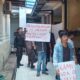ARIPSU Sumut saat mendatangi PN Medan, Kamis (4/4). Waspada/Rama Andriawan