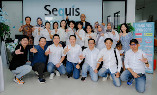 President Director & CEO Sequis Life Ted Margono bersama President Director Sequis Financial Edisjah berpose bersama para agen Sequis di Pekanbaru usai meresmikan meresmikan kantor pemasaran Sequis, yakni Legend Fighter pada  Sabtu, 27 April 2024.