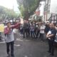 PARA jurnalis dari sejumlah media cetak, televisi dan online menggelar aksi unjukrasa di depan gedung DPRD Sumut, Medan, Selasa (21/5). Waspada/Partono Budy