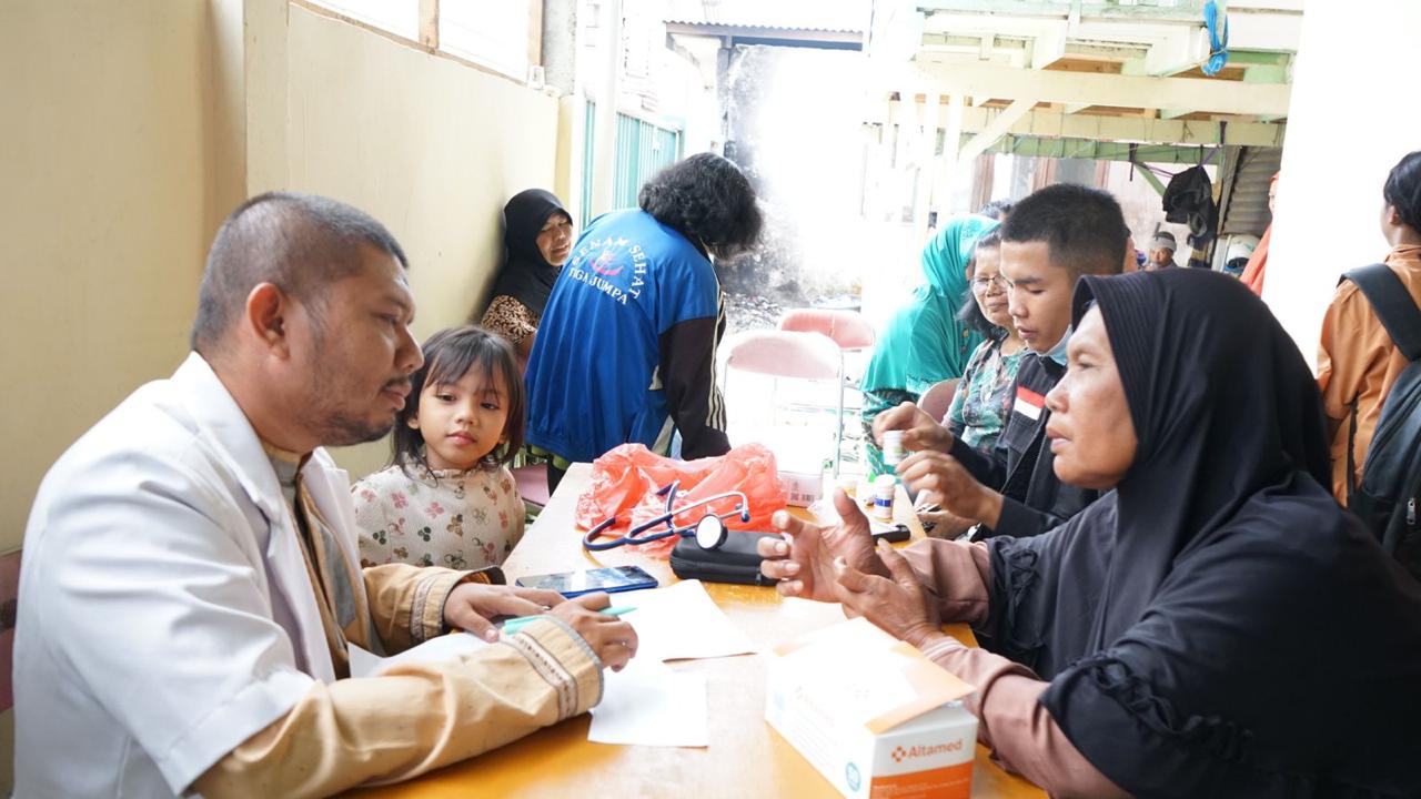 Aksi Layanan Sehat DD Waspada di Karo Beri Pengobatan Gratis dan Baju Layak Pakai